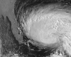 Image acquired by a NOAA satellite centered on a depression off the United States coast. The figure compares a NOAA image and the above GOES image of the same area