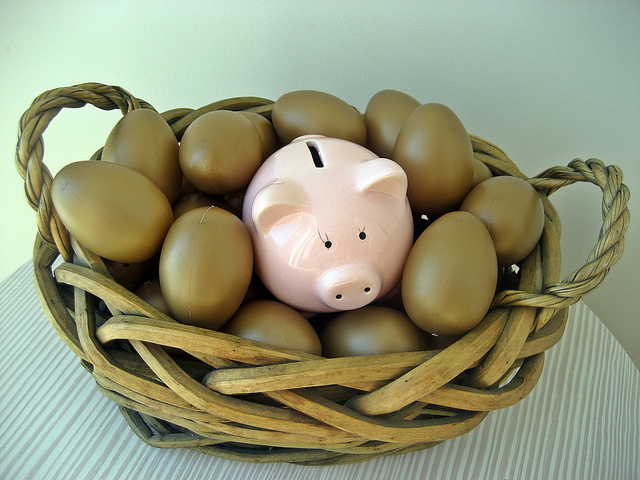 Image of a basket with eggs and a piggy bank