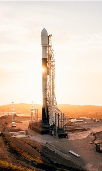 The three RCM satellites ready for launch by a SpaceX Falcon 9 rocket (© Canadian Space Agency).